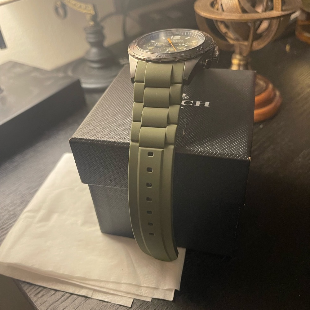 Mens olive Coach sports watch. - Picture 3 of 9